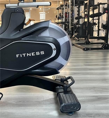18kg Flywheel Εμπορικό περιστρεφόμενο ποδήλατο με αναδιπλούμενο σχεδιασμό και λειτουργία κατασκευής σώματος