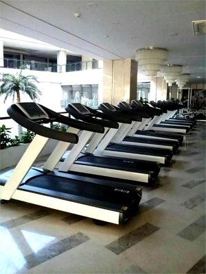 Μέγιστο βάρος χρήστη 200KGS Μεταλλική ηλεκτρική πεζοδρόμιο για καρδιοεκπαίδευση στο σπίτι ή στο γυμναστήριο