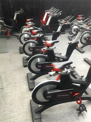 Σημαντικό βάρος 13/15KG Indoor Spinning Bike για εμπορική γυμναστική και καρδιακή προπόνηση