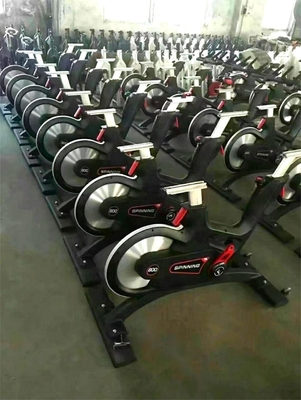 Σημαντικό βάρος 13/15KG Indoor Spinning Bike για εμπορική γυμναστική και καρδιακή προπόνηση