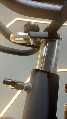 Περιοχή ορόφου 0,8 Indoor Spin Cycling Bike για αερόβια άσκηση στο σπίτι και στο εμπόριο