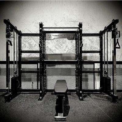 Εμπορικό γυμναστήριο γυμναστική Squat Rack και Cable Crossover Machine Πολυλειτουργική άσκηση